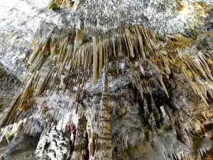 Navenakhevi Cave