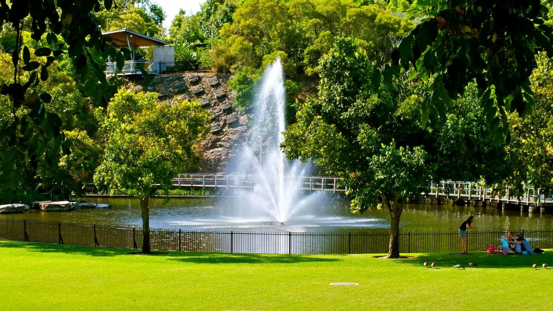 Hotels near Roma Street Parkland