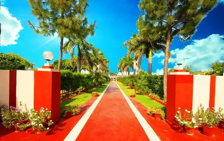 Hotels near Gurgaon Railway Station