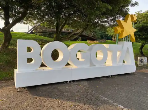 Hoteles cerca de Parque Central Simón Bolívar