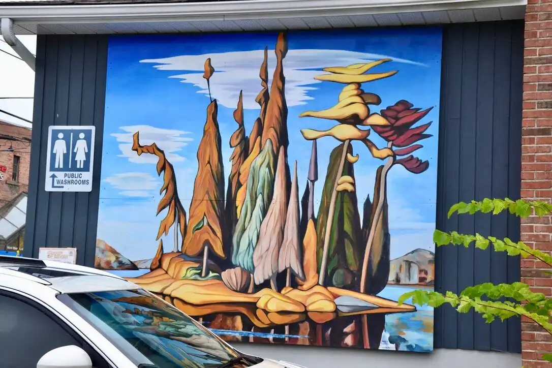 Hotels near Group of Seven Outdoor Gallery