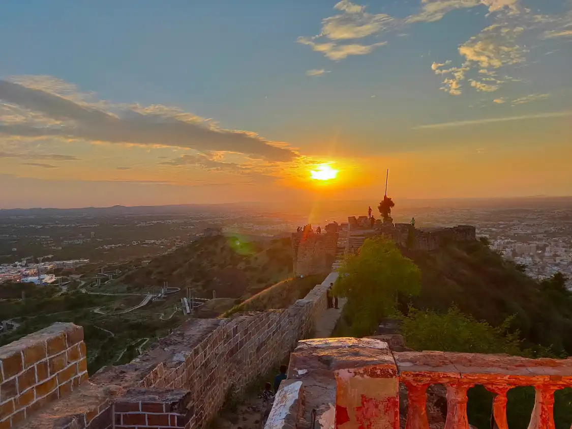 Hotels near Bhujia Hill