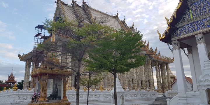 Wat Pa Lelai Woraviharn