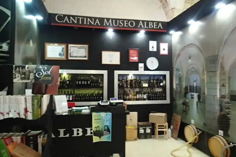 Hotels near Cantina Albea winery and museum