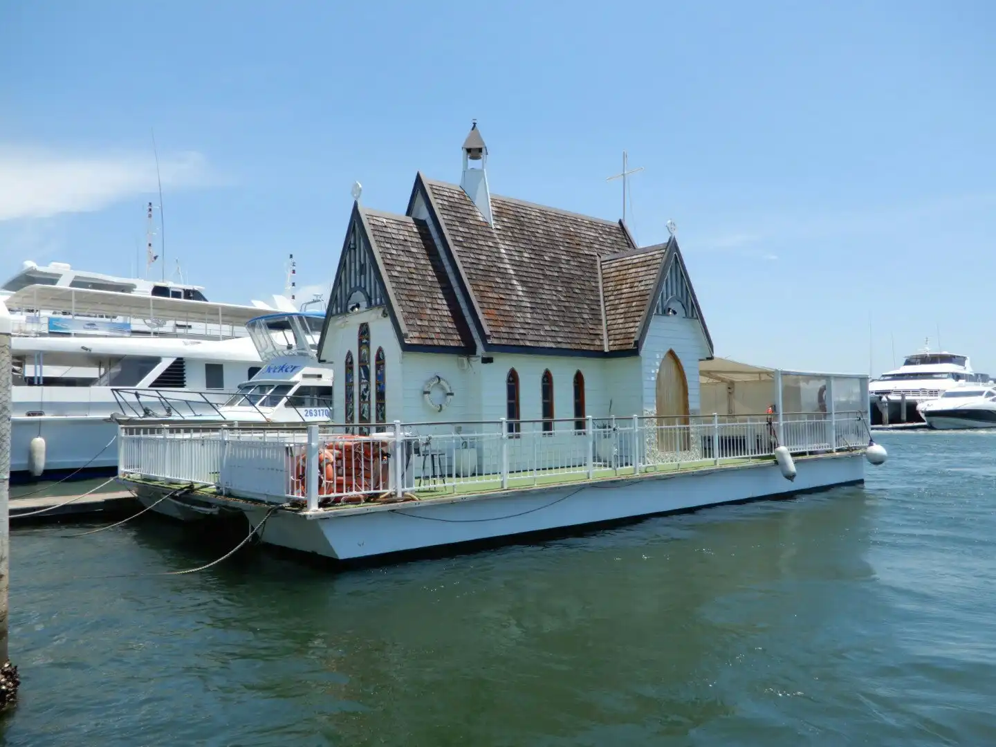 Hotels near Mariner's Cove Marina