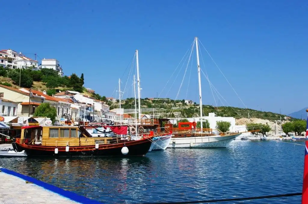 Hotels near Gregory's Bar