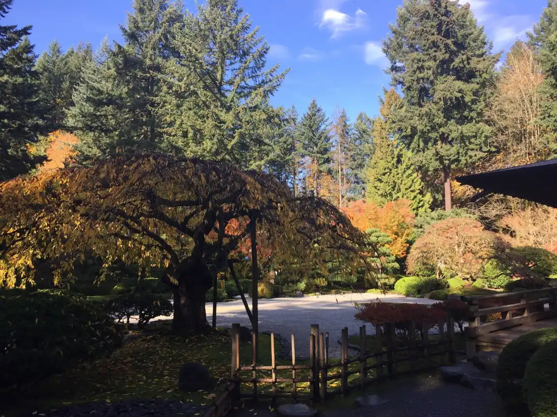 Hotels near Gresham Japanese Garden - Tsuru Island