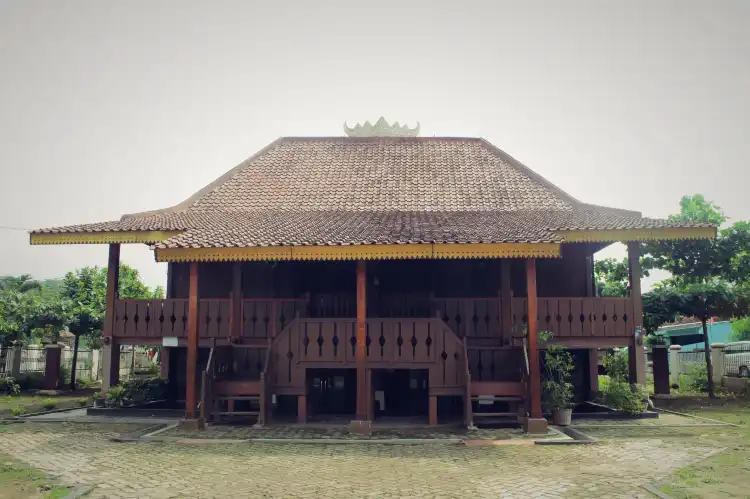 Hotels near Nuwo Sesat Olok Gading