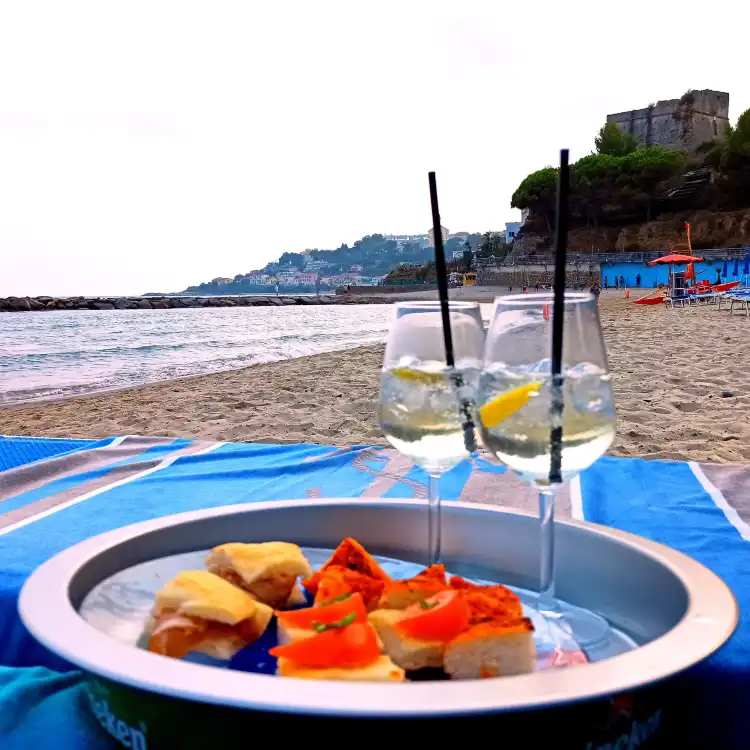 Hotels near Spiaggia La Fortezza
