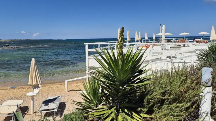 Hotels near Hemingway Beach