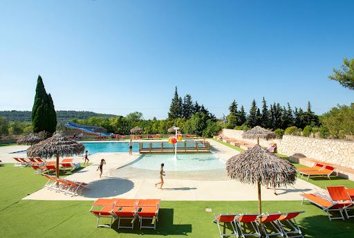Compare 5 airports near Lourmarin