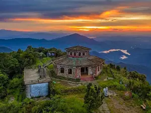 Hai Vong Dai Peak