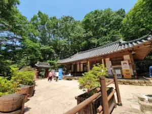 서산 용현리 마애여래삼존상