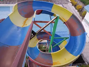 Davit KM77 Selunuk Swimming Pool