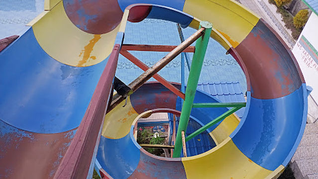 Davit KM77 Selunuk Swimming Pool