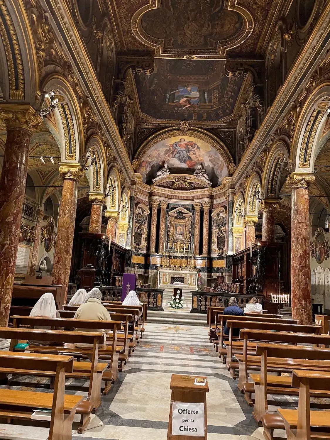 大道聖母聖殿附近的飯店