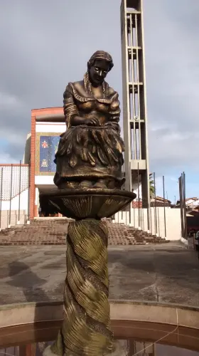 Monumento a la Tejedora