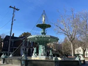 Broadway Fountain