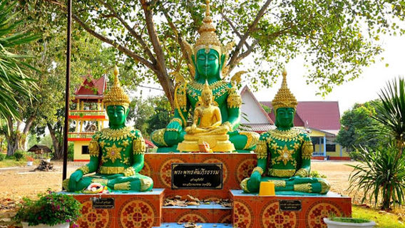 Wat Phet Nam Phueng