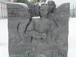 Памятник В. Бессонову