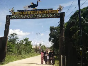 PINTU GERBANG LEKAN MARAN Miau Baru