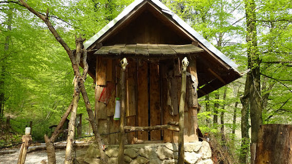 Koča pri čarovnici - Dežela pravljic in domišljije