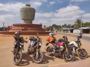 Pursat Circle Statue - Rongvongmol Ptel