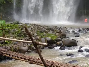 Air Terjun Tirai
