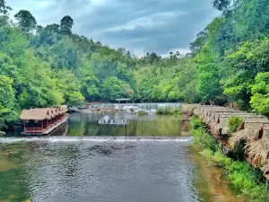 ຕາດໃກ້ / Kai Waterfalls