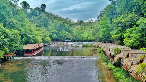 ຕາດໃກ້ / Kai Waterfalls