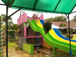 Kolam Renang Tembong