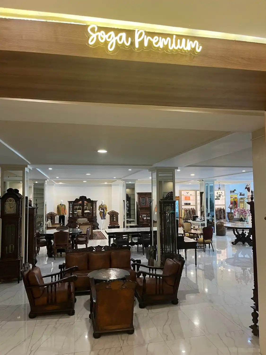 Hotels near Kampoeng Batik Laweyan