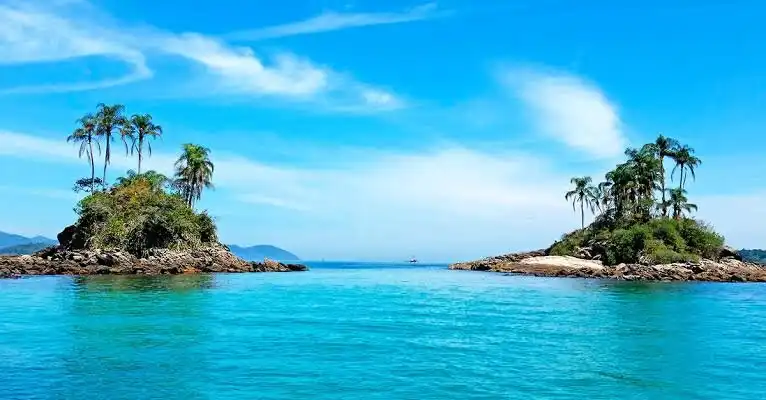 Hotels near Botinas Island