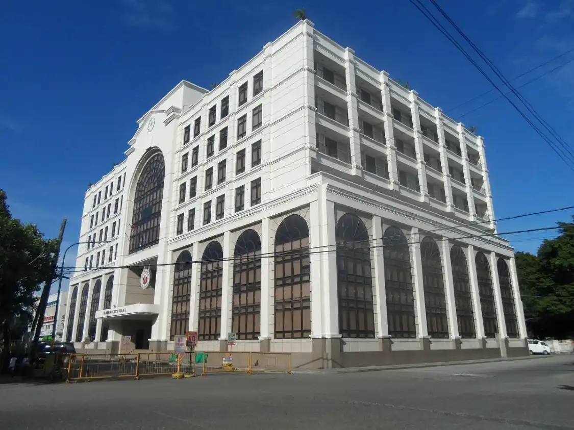 Hotels near Iloilo City Hall