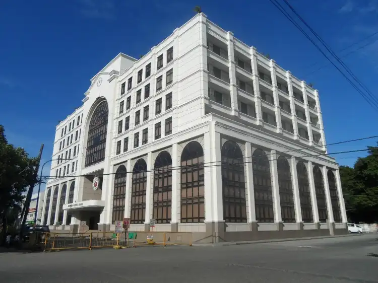 Hotels near Iloilo City Hall