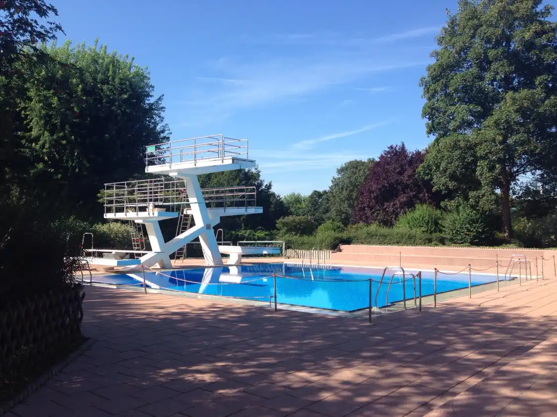 Hotels near Badepark Ellental