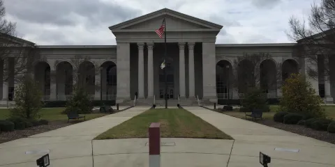 Drs. Bruce & Lee Foundation Library