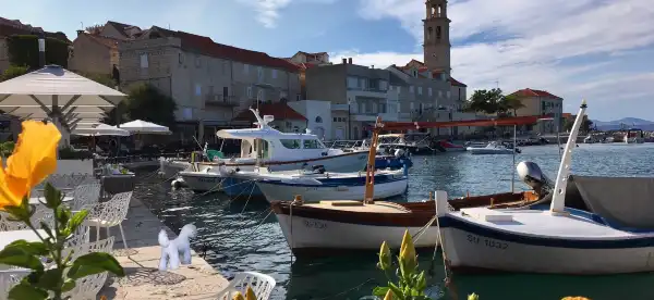 Hotels in Sutivan