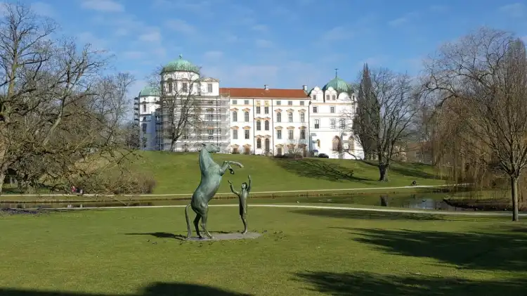 Hotels near Hengst Wohlklang in der Freiheitsdressur