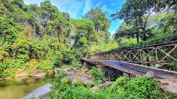 Burmese Pool. Kolam Renang Batu Besar. Taiping