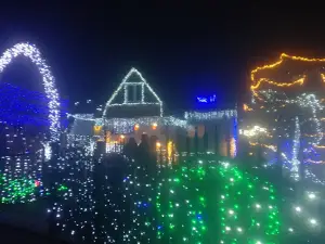 Popowo - doroczny pokaz illuminacji bożonarodzeniowej.
