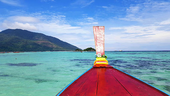 Blue Whale Lipe On Tour