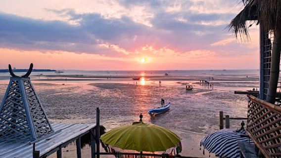 Lopo Oesapa Beach
