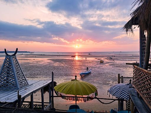 Lopo Oesapa Beach