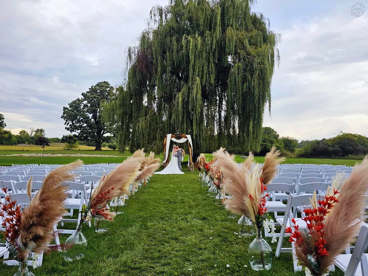 Springbrook Events - Central Wisconsin Vintage Barn Wedding & Event Venue