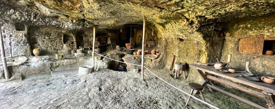 Roque Saint-Christophe Fort et Cite Troglodytiques