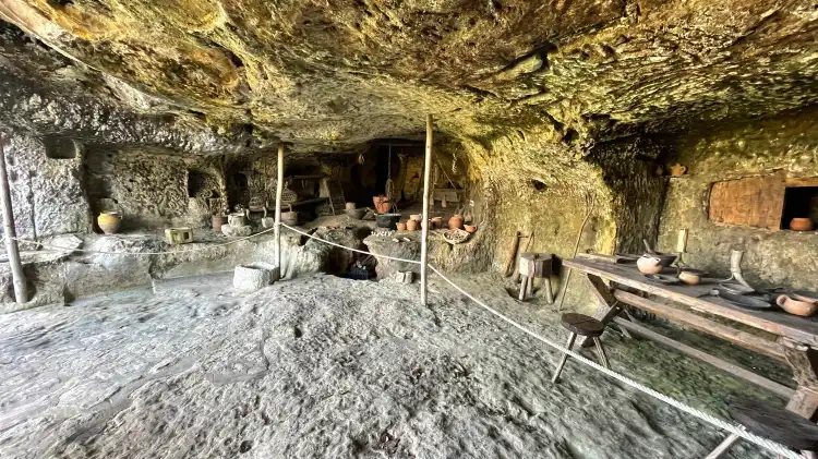 Hotels near Le Moustier