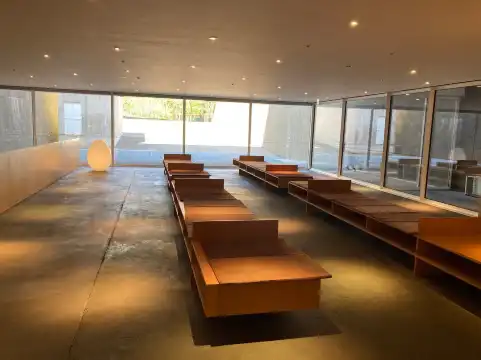 青森県立美術館周辺のホテル