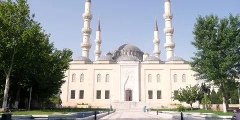 埃爾圖魯爾加齊清真寺