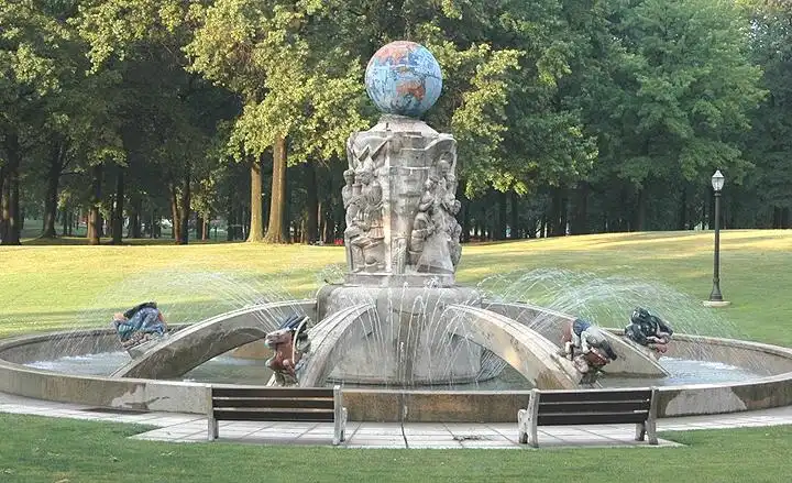Hotels near Light Dispelling Darkness Statue